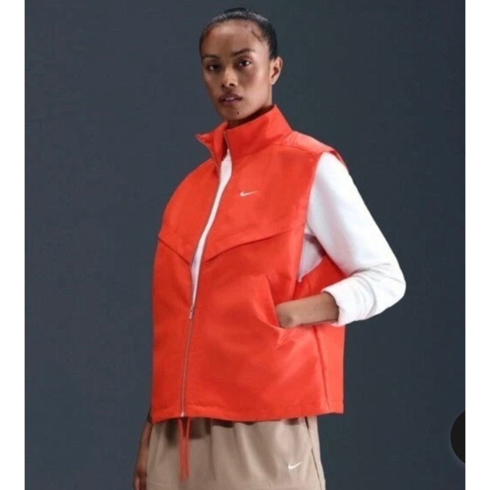 Nike Womens Windrunner Vest Chile Red Full Zip Sportswear Medium running workout